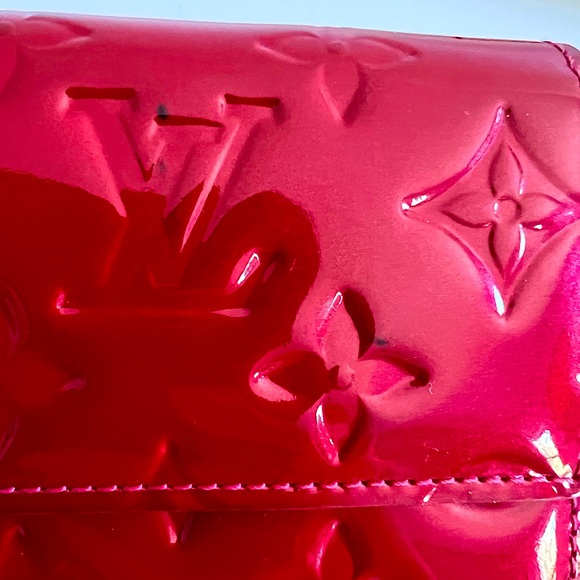Louis Vuitton Monogram Vernis Sarah Wallet in Red - Picture 13 of 13